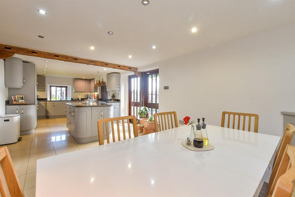 Kitchen/Breakfast Area