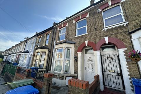 4 bedroom terraced house to rent, Brayards Road, Peckham, SE15