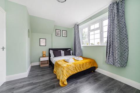 2 bedroom flat for sale, Beaconsfield Road, Mottingham, SE9