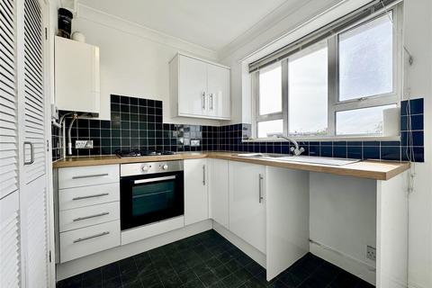 2 bedroom flat to rent, New Park Avenue, Bexhill-On-Sea TN40