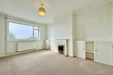 2 bedroom flat to rent, New Park Avenue, Bexhill-On-Sea TN40