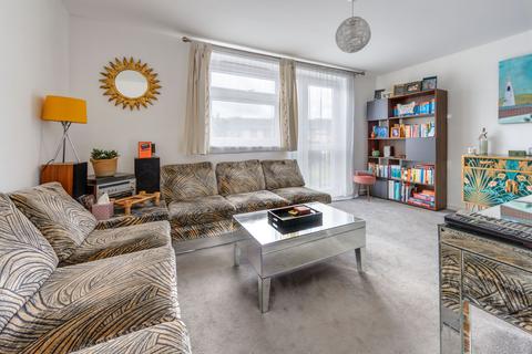 3 bedroom apartment for sale, London N14