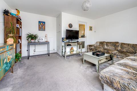 3 bedroom apartment for sale, London N14