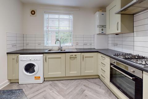 4 bedroom flat to rent, Heaton Road, Manchester M20