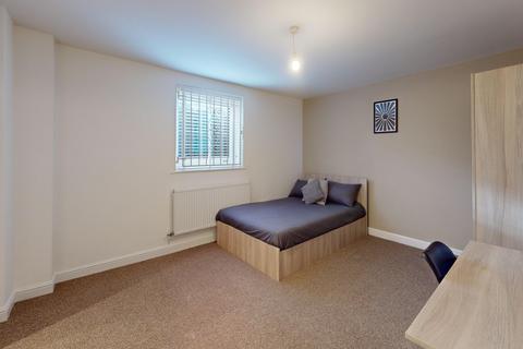 4 bedroom flat to rent, Heaton Road, Manchester M20