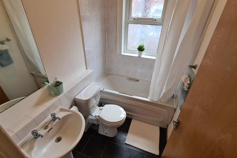 6 bedroom house to rent, Mabfield Road, Manchester M14