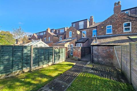 2 bedroom terraced house to rent, Beech Road, Hale