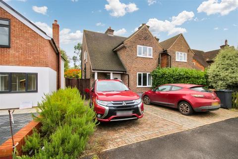 3 bedroom detached house to rent, Beckingham Road, Guildford