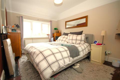 3 bedroom detached house to rent, Beckingham Road, Guildford