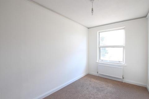 2 bedroom apartment to rent, Vicarage Farm Road, Hounslow TW5