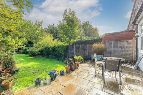 3 bedroom detached bungalow to rent, Crescent Road, Barnet, EN4