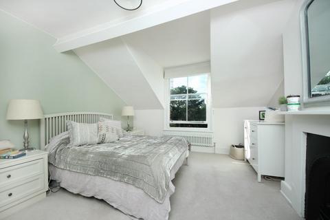 2 bedroom flat for sale, Heathfield Road, W3