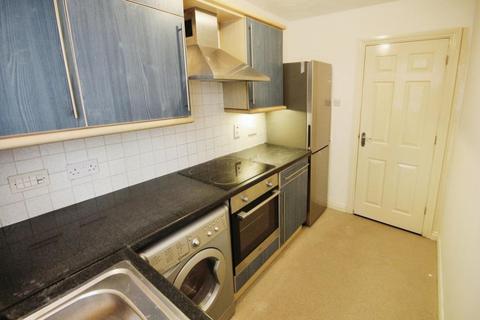 2 bedroom apartment to rent, Hurworth Avenue, Langley.