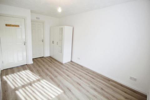 2 bedroom apartment to rent, Hurworth Avenue, Langley.