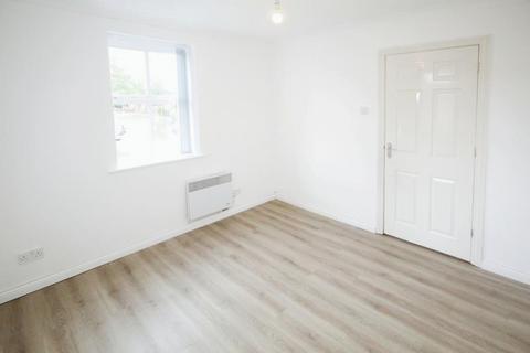 2 bedroom apartment to rent, Hurworth Avenue, Langley.