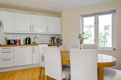 3 bedroom apartment for sale, Durward Street, London, E1