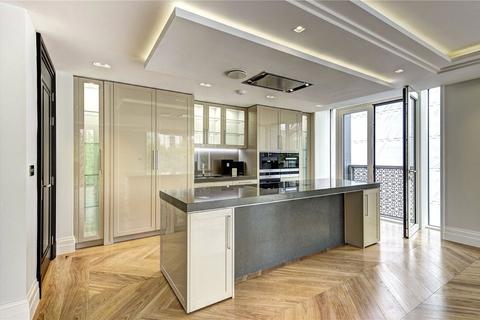 3 bedroom apartment to rent, Strand, London, WC2R