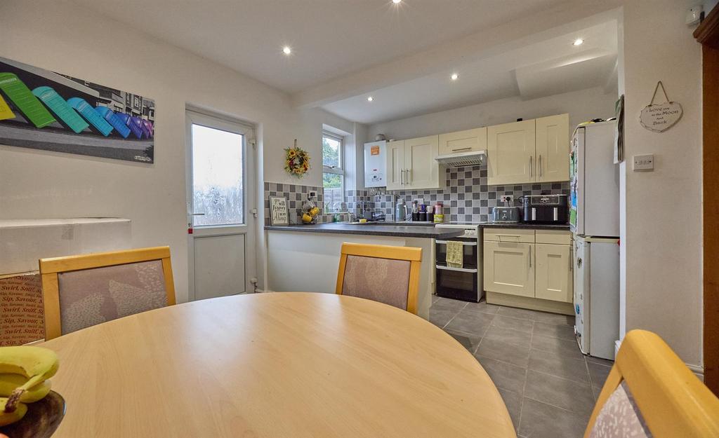 Fitted dining kitchen to rear