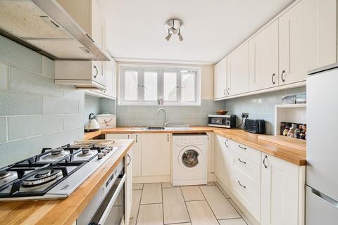 3 bedroom flat for sale, Carfax Place, Clapham