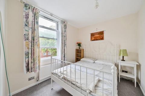 3 bedroom flat for sale, Carfax Place, Clapham