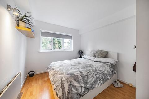 1 bedroom flat for sale, Limetree Walk, London