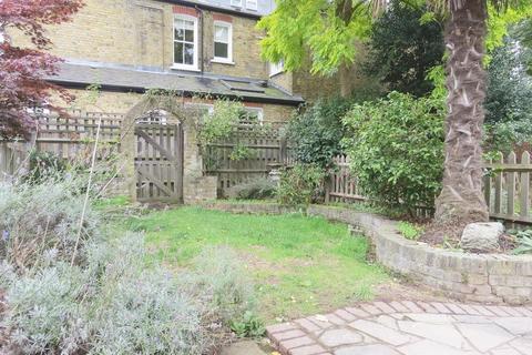 3 bedroom cottage to rent, Dekker Road London