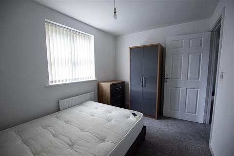 2 bedroom flat to rent, 17 Escelie Way, Birmingham B29