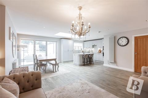 2 Barrons Close, Ongar, CM5 9BJ