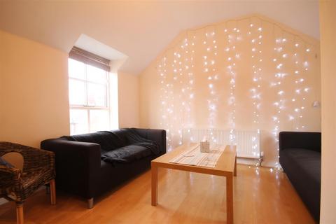 3 bedroom mews to rent, St Georges Mews, Jesmond