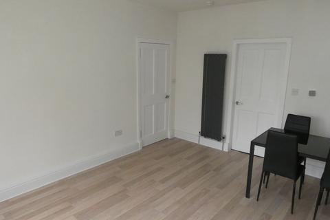 2 bedroom flat to rent, Tabard Place, Glasgow G13