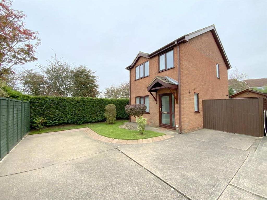 Coltsfoot Drive, Waltham, Grimsby 3 bed detached house for sale £190,000