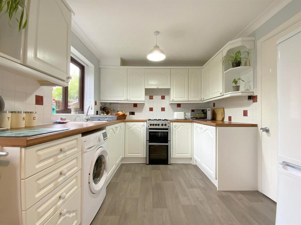 Coltsfoot Drive, Waltham, Grimsby 3 bed detached house for sale £190,000