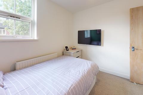 2 bedroom flat to rent, Egerton Road, Manchester M14