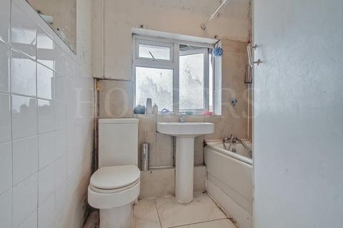 3 bedroom end of terrace house for sale, Coles Green Road, London, NW2