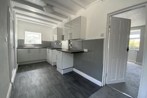 3 bedroom semi-detached house to rent, Easton Avenue HU8