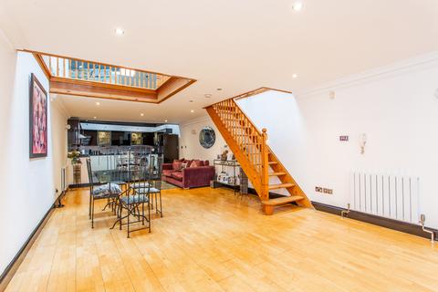 3 bedroom terraced house for sale, White Horse Lane, Stepney Green, E1