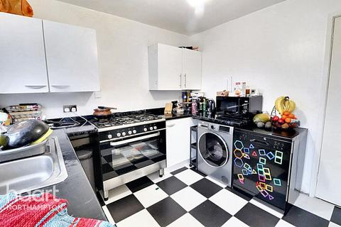 3 bedroom terraced house for sale, Dell Crescent, Northampton