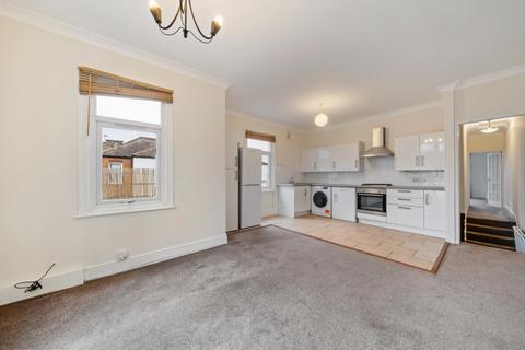 2 bedroom flat to rent, Revelstoke Road, Southfields, SW18