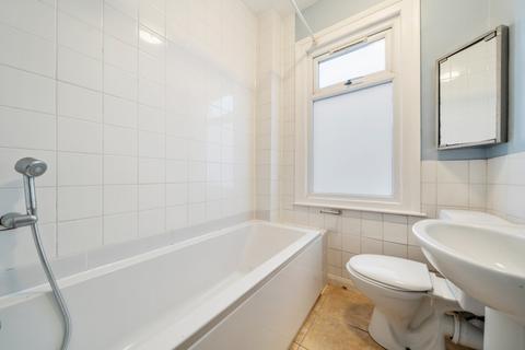 2 bedroom flat to rent, Revelstoke Road, Southfields, SW18