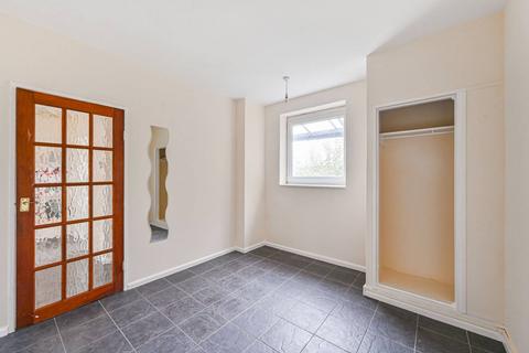 2 bedroom flat for sale, Garnies Close, Peckham, London, SE15