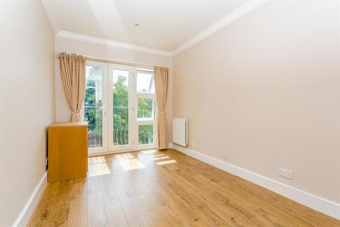 2 bedroom apartment to rent, Bramley Road, Cheam, Sutton