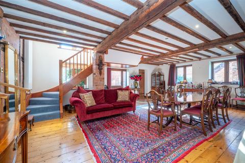 4 bedroom barn conversion to rent, Pettiford Lane, Wootton Wawen Henley-In-Arden B95