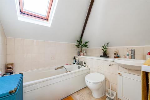 Flat 5, 4 Warren Avenue, Bromley, BR1 4BS