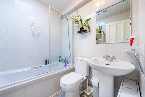 Flat 5, 4 Warren Avenue, Bromley, BR1 4BS