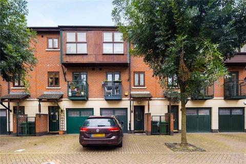 3 bedroom terraced house to rent, Southey Mews, London, E16