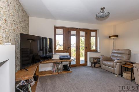 4 bedroom semi-detached house for sale, Mirfield WF14