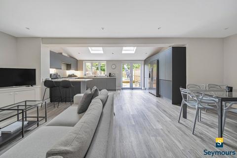 101 Charlock Way, Guildford, GU1 1XY