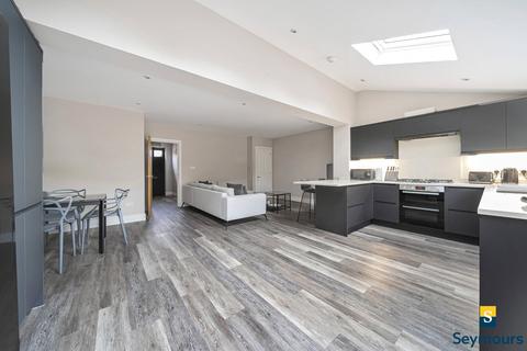 101 Charlock Way, Guildford, GU1 1XY