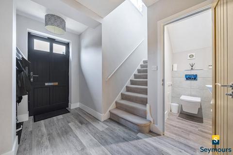 101 Charlock Way, Guildford, GU1 1XY