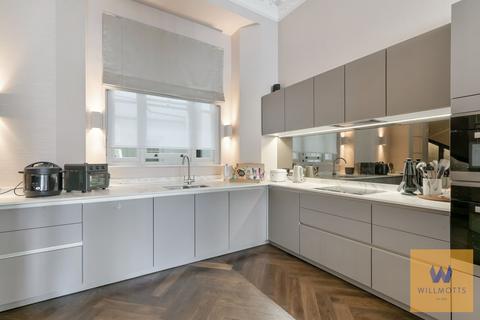 3 bedroom flat for sale, Queen's Gate Place, London, SW7